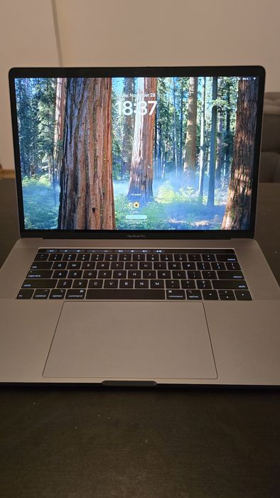 Macbook pro 15 Core i7 16gb 2019