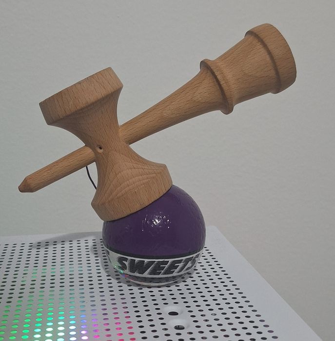 Kendama Sweets Starter mov. Grip sticky paint impecabil. Amped shape.
