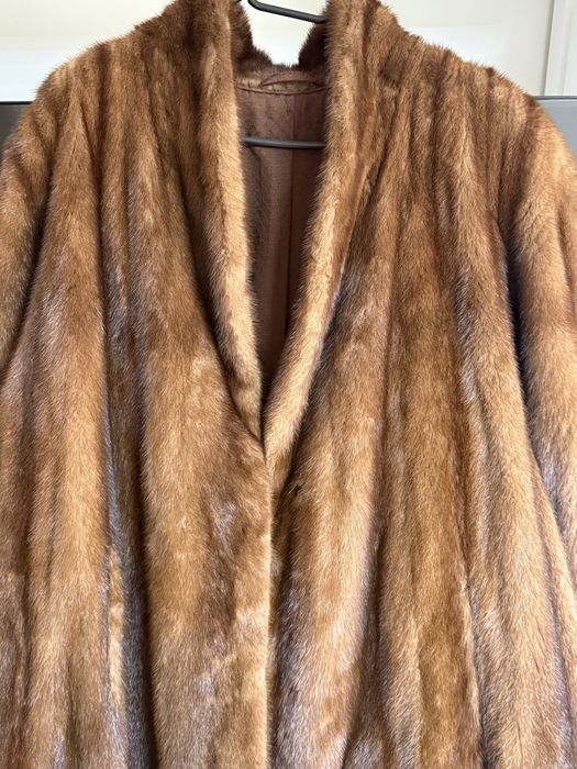 Vând haină de blană de nurcă