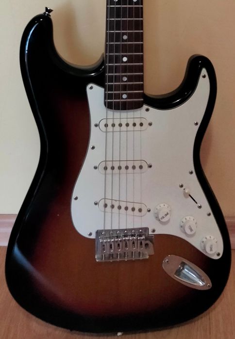 Електрическа китара Stagg-екранирана с медно фолио