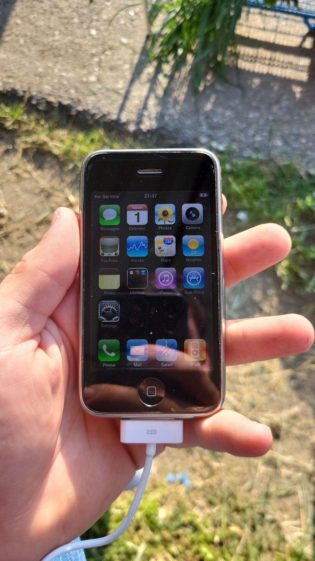 Iphone 11 defect ,fara cont icloud