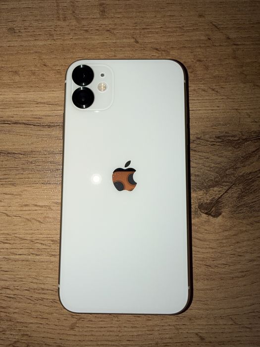 iPhone 11 • 128 ГБ • Отличное состояние