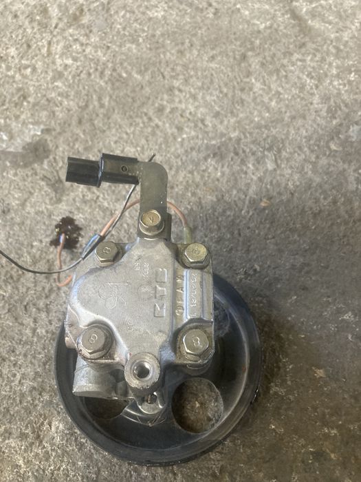 Mitsubishi pajero pinin 1.8i 2004 година Хидравлична Помпа