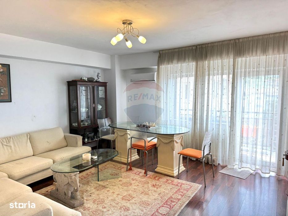 Apartament cu 4 camere de vânzare,Strada Crangului Nr. 11, zona Balta