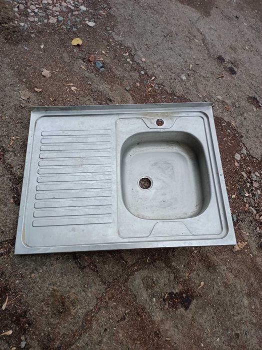 Продам раковину металлическую в хорошем состоянии