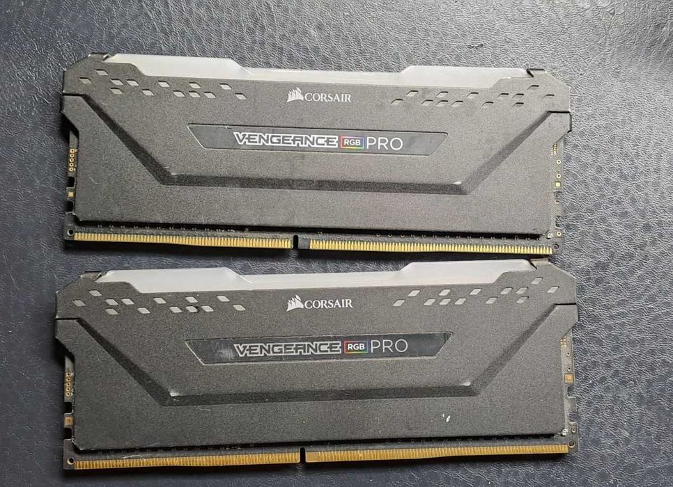 Memorie DDR4 16GB 2666MHz 2x8GB Corsair Vengeance PRO RGB