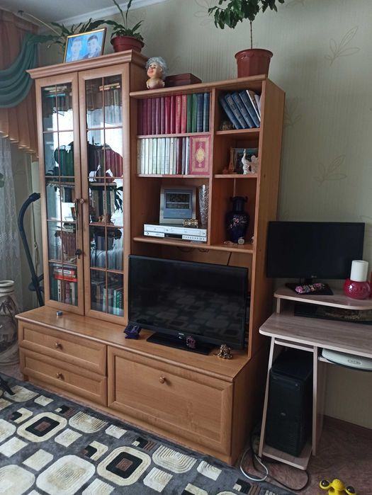 Продам горку в гостиную