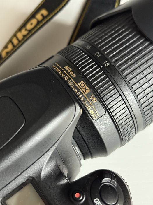 Vând Nikon D7500 + Obiectiv 18-140mm + Accesorii