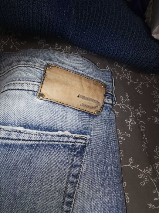 Blugi Diesel originali cu model pictat. Superbi!