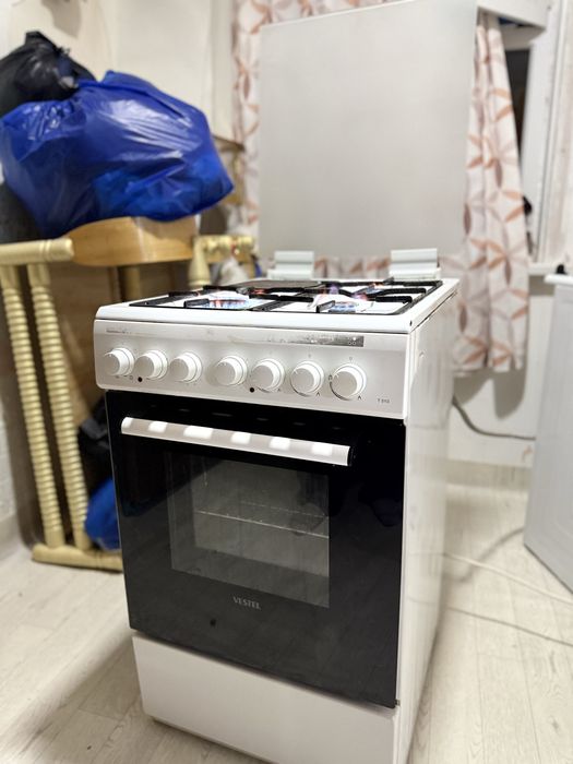 Продам газ плиту Vestel качественный отлично работает