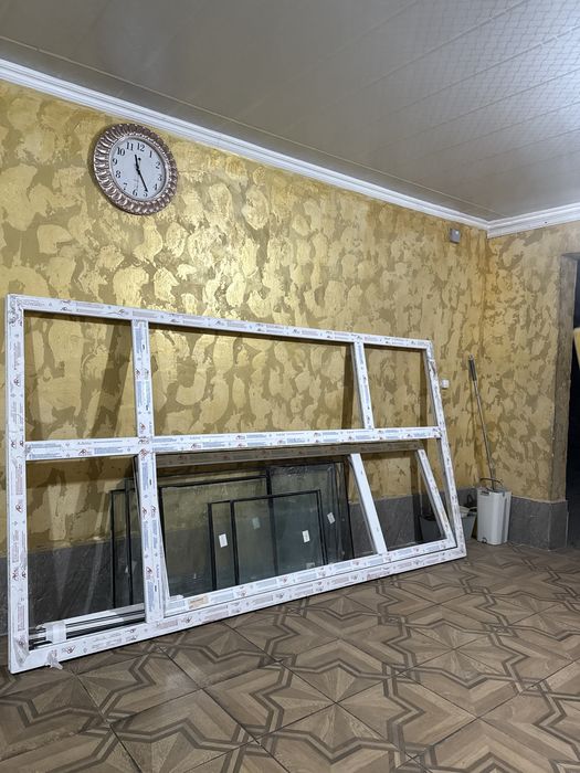 Витражный окно  с дверю