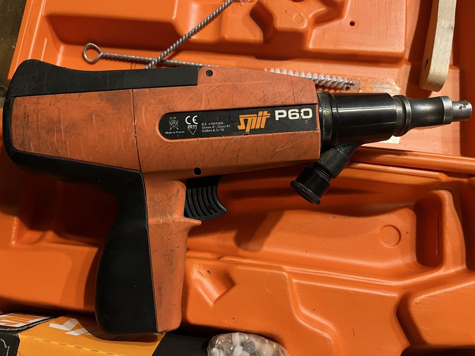 Pistol batut cuie SPIT P60