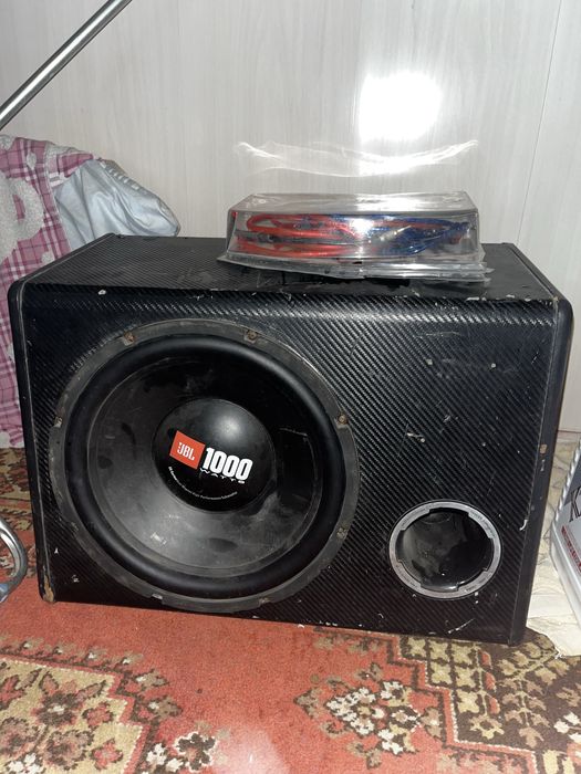 Продаю сабвуфер JBL 1000