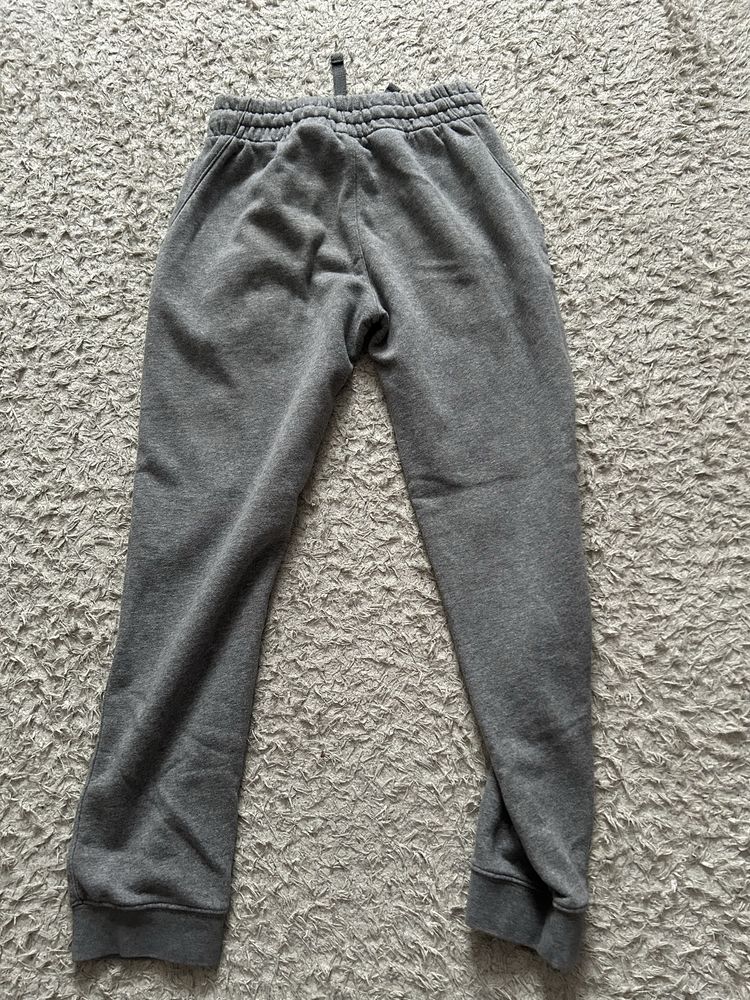 pantaloni nike gri