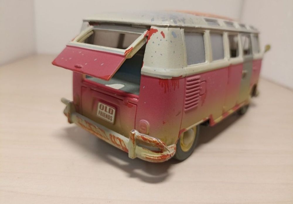 VW samba 
Scara 1:25
Maisto

Pozele reflectă realitatea. Se vinde exac