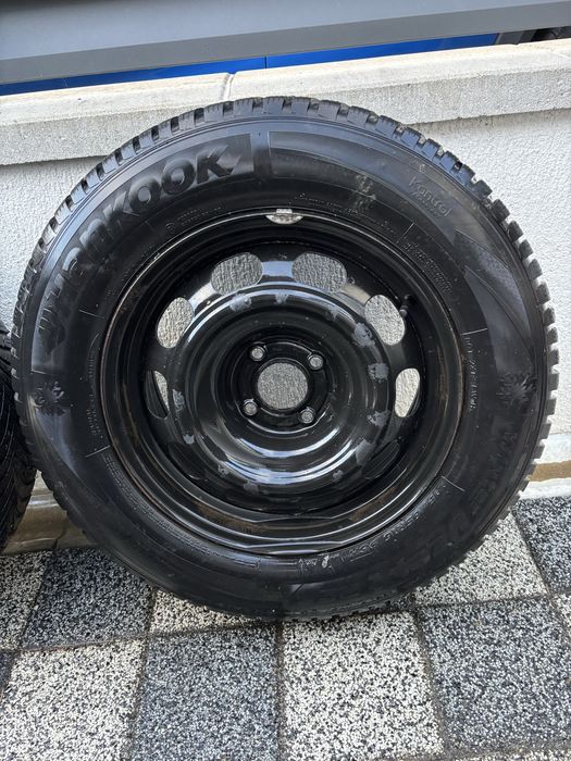 Vând set 4 roti Peugeot cu anvelope de iarna+capace+prezoane