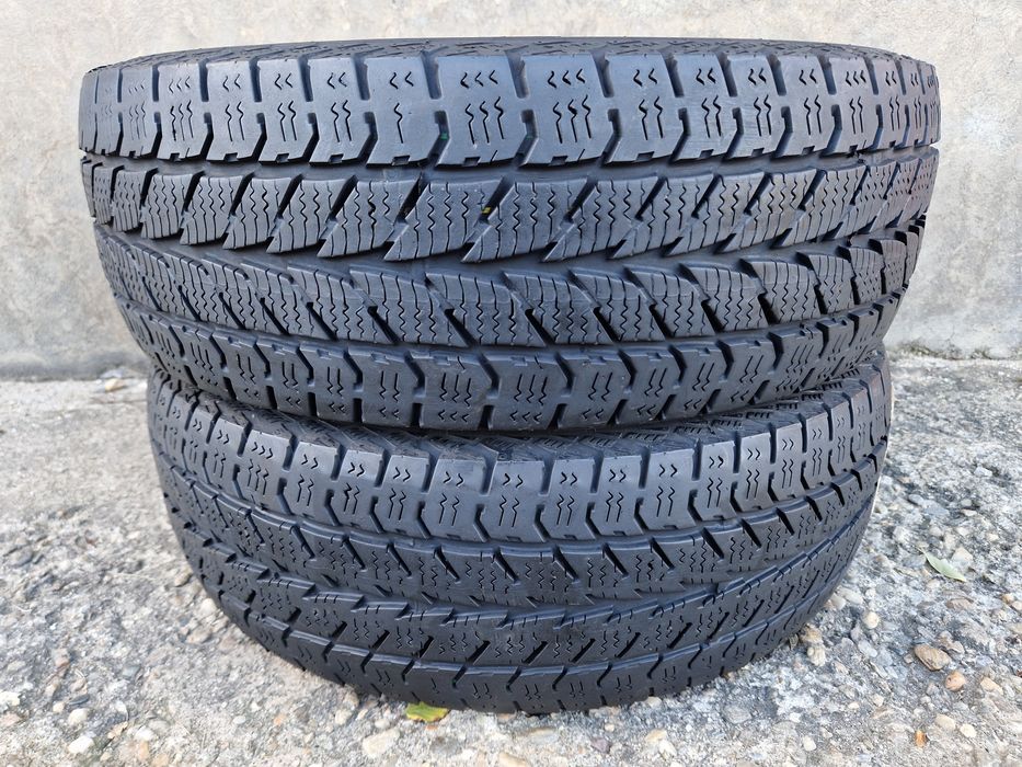 2anvelope iarna 205 65 16C Uniroyal