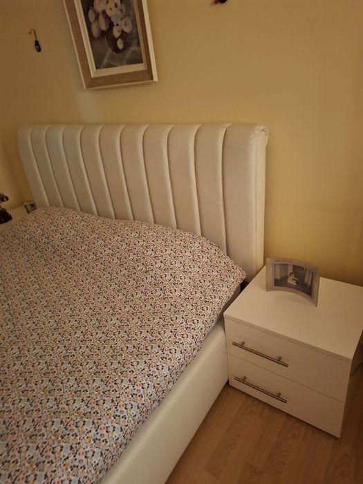 Pat cu noptiere și comodă