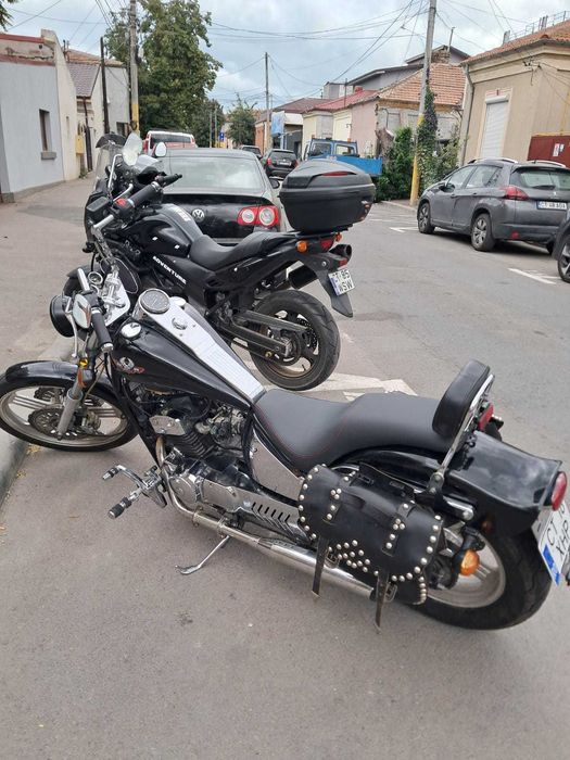 Motocicleta marca REGAL RAPTOR