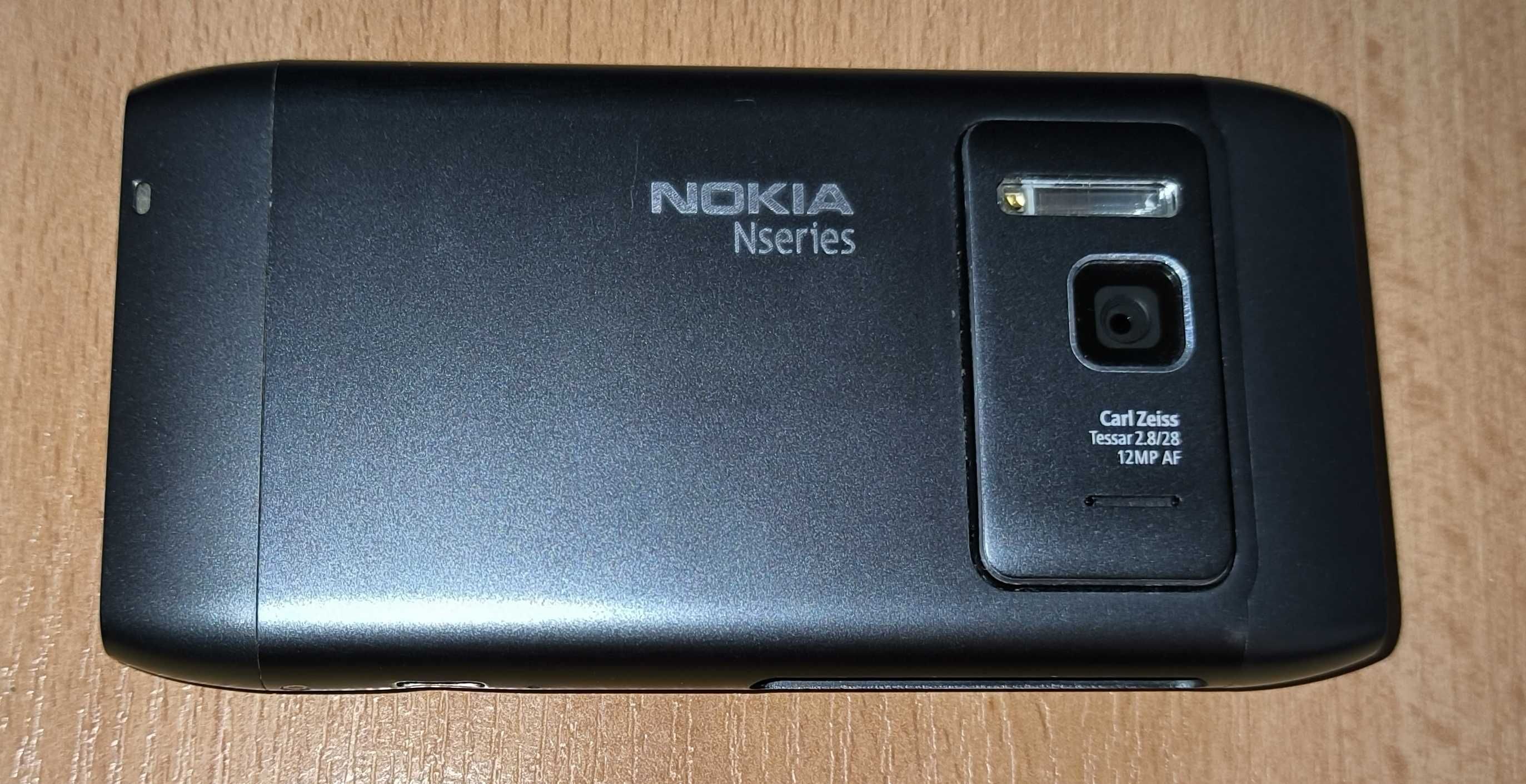 GSM Nokia N8 -пълен, оригинален комплект апарат, кутия, зарядно, кабел