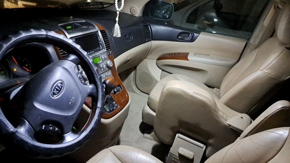 Срочно продам KIA CARNIVAL LIMITED 2006 года  Метан, пропан
