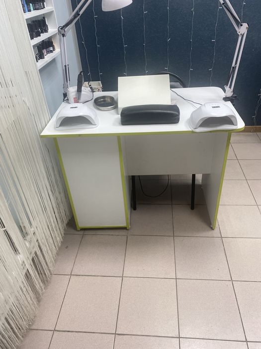 Стол для  маникюра вытяжка в подарок