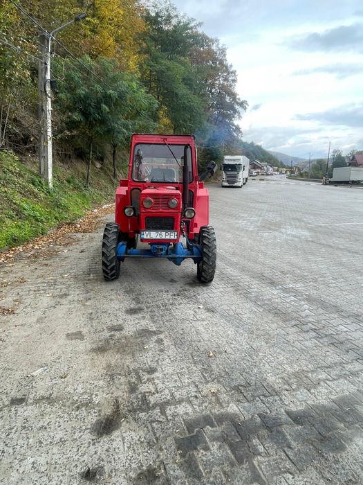 Tractor Universal 445 4x4.