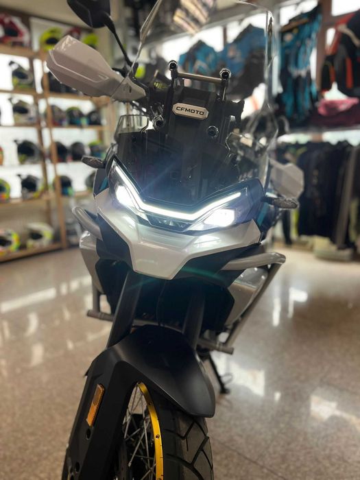 Motocicleta enduro-touring CFMOTO 700MT ABS