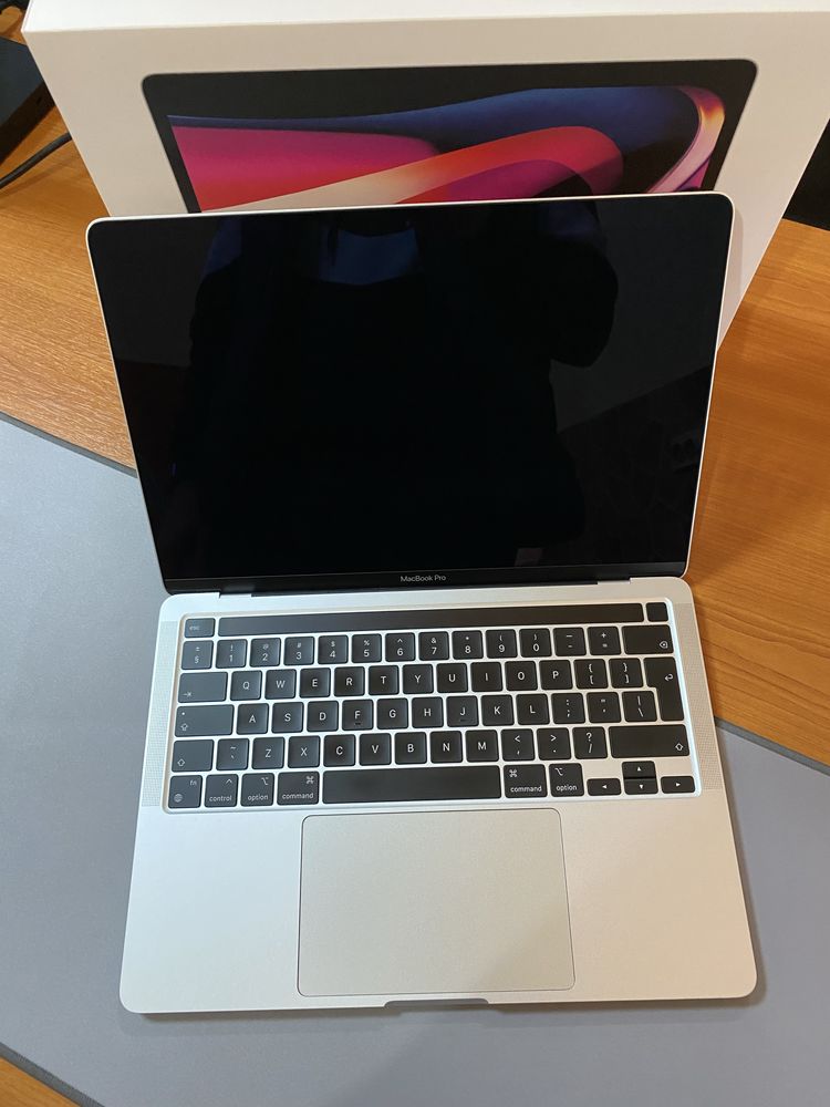 Macbook Pro 13,3 M1