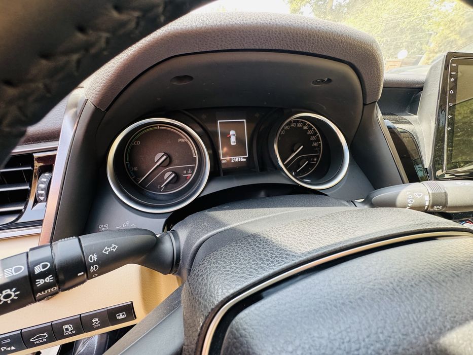 Tayota camry gibrid 2023