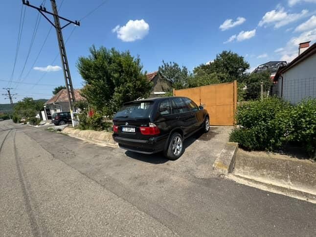 Vând BMW X5 3.0D