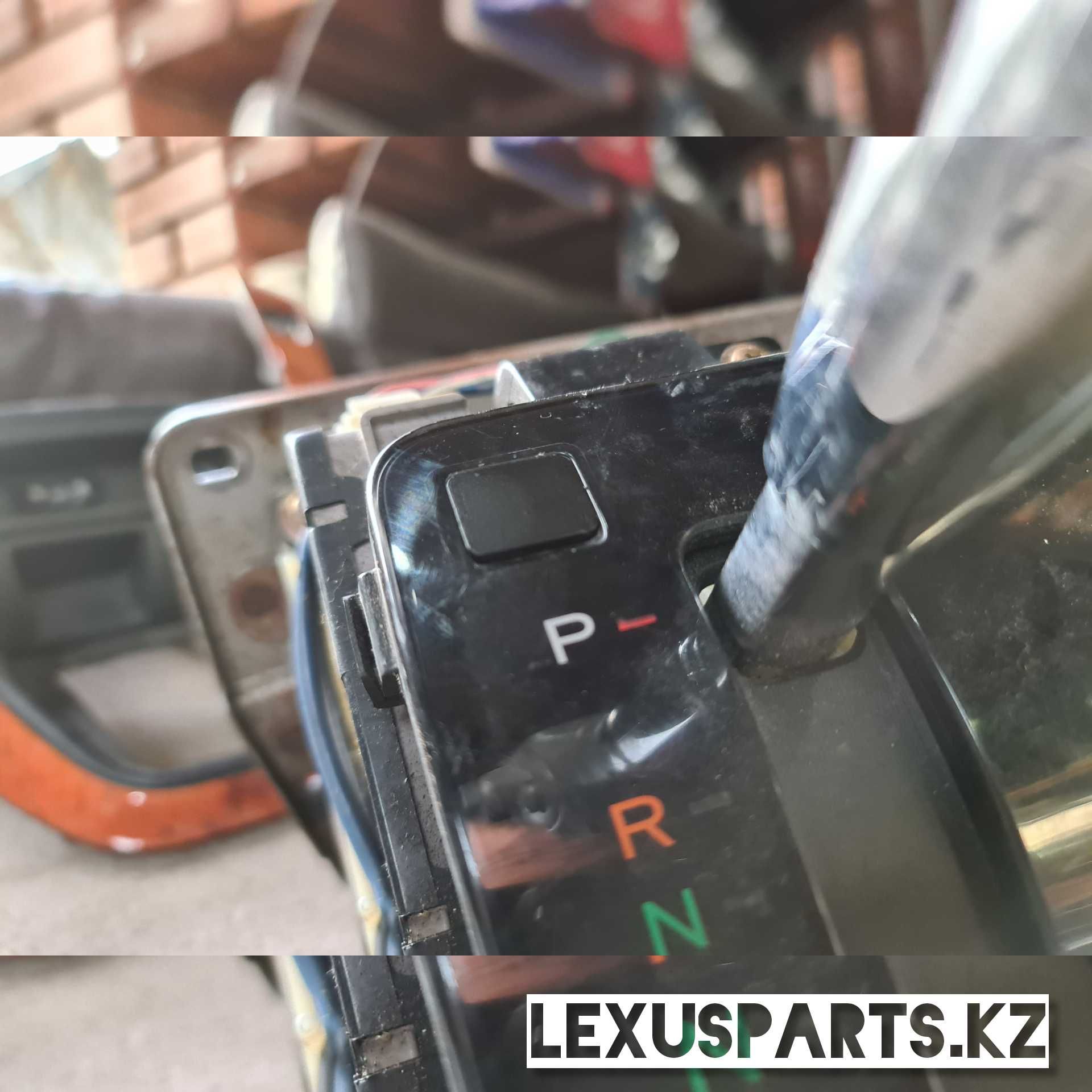 Заглушка селектора АКПП Lexus RX300