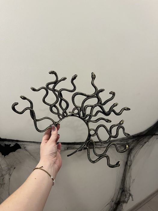 Тиара на Горгона Медуза в черно и златисто