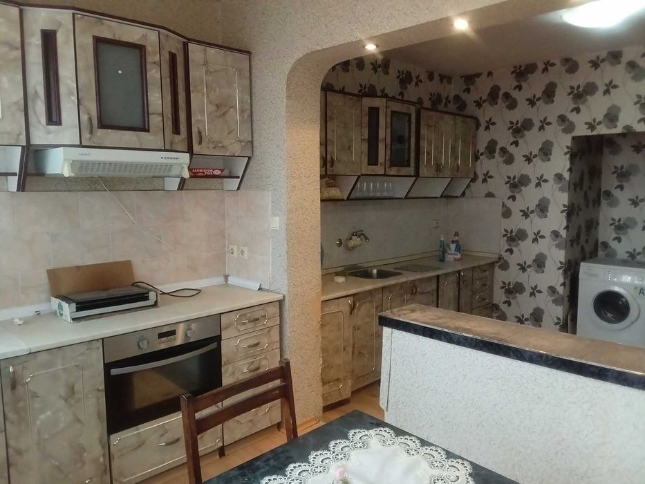 76 кв.м обзаведен Апартамент, в началото на кв. Изгрев с голяма Изба