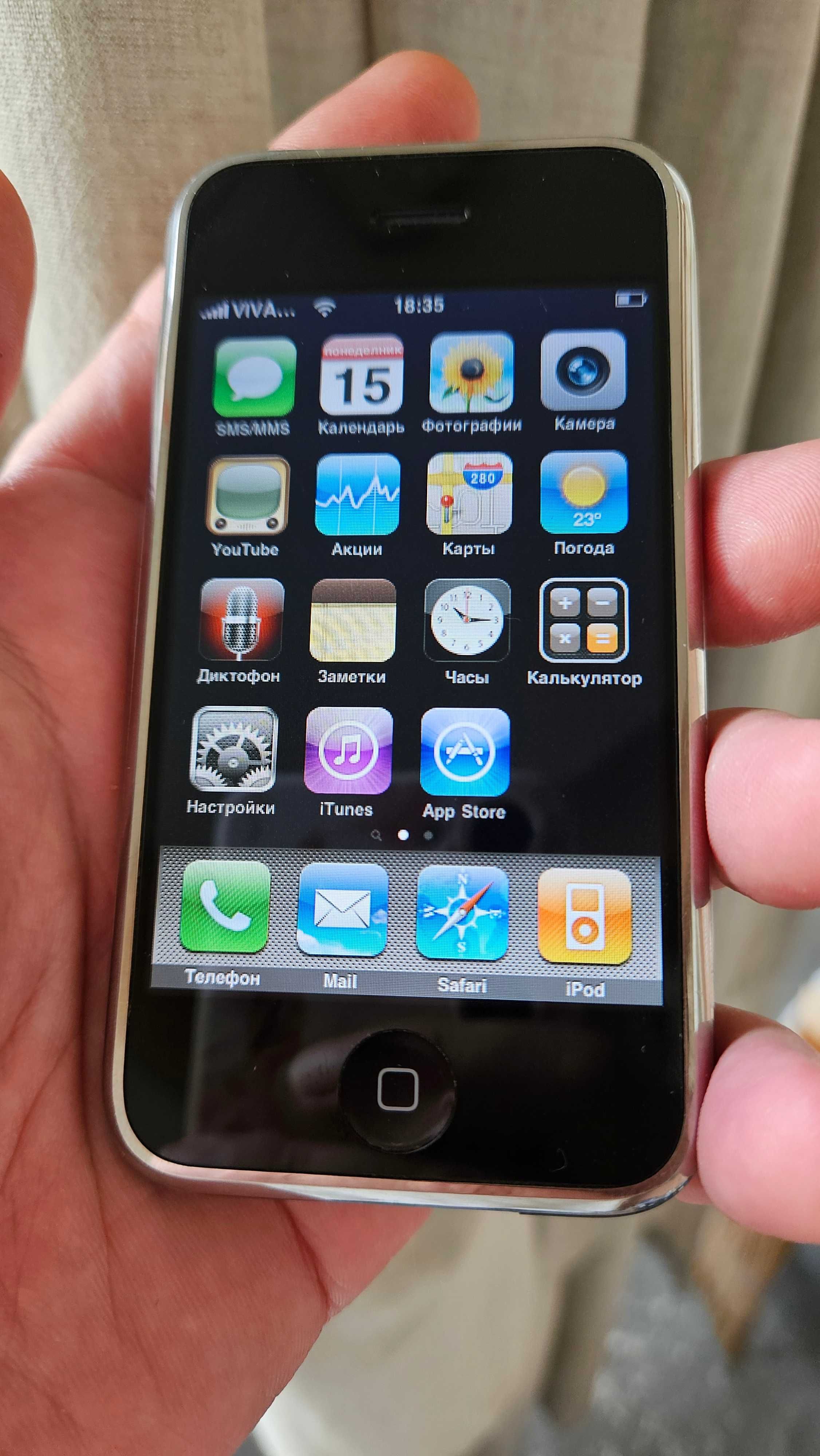 Продавам Iphone 2G първия Айфон