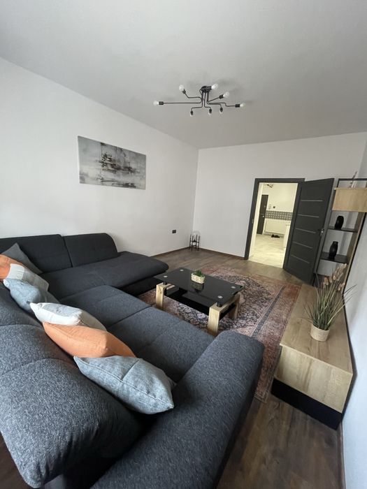 Inchiriez apartament Ultracentral cu 2 camere,complect renovat