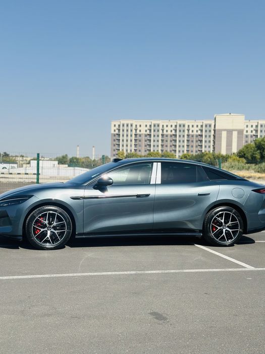 Byd han L 2025 год Двумя моторами.