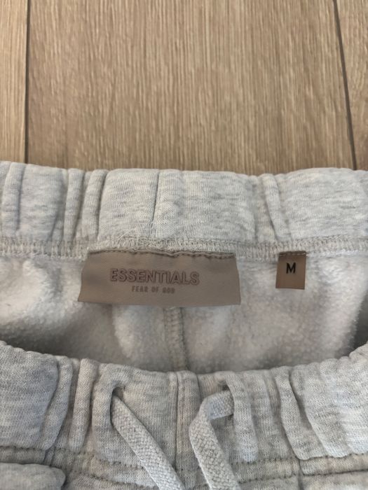 Essentials сиво долнище SS22