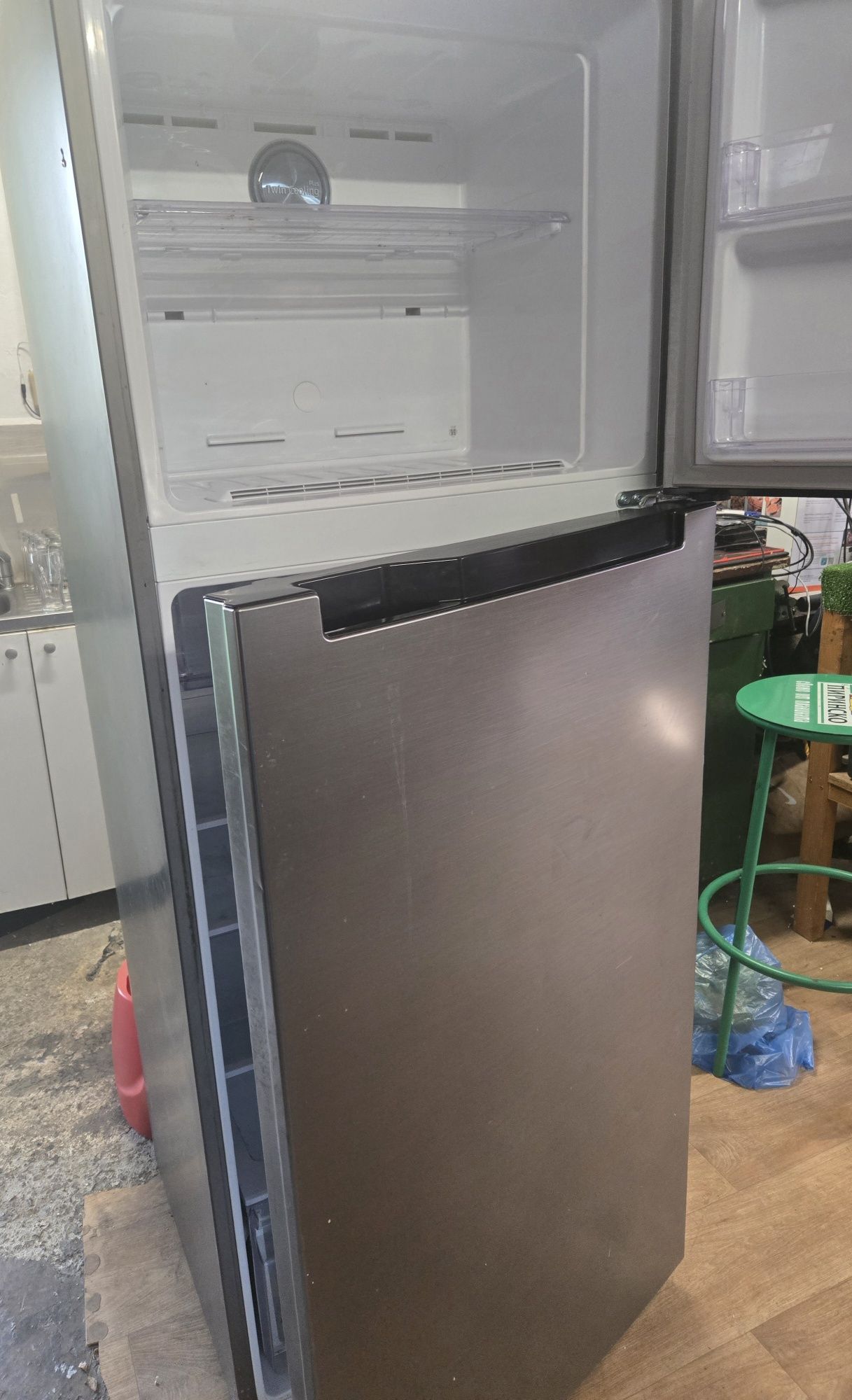 Хладилник Samsung RT38K5530S9 с проблем