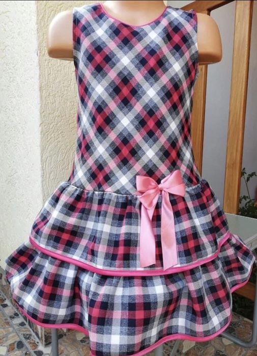 Rochie fetite in carouri NOUĂ -tinuta frumoasa