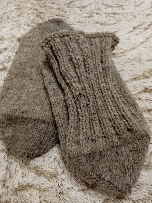 За топли крачета ръчно плетено  вълнени чорапи