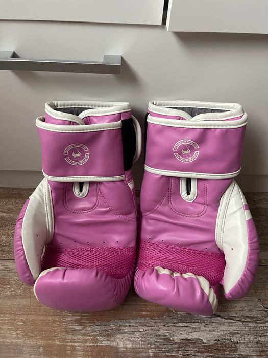 Боксови ръкавици Venum Challenger 2.0 + бинтове Lonsdale