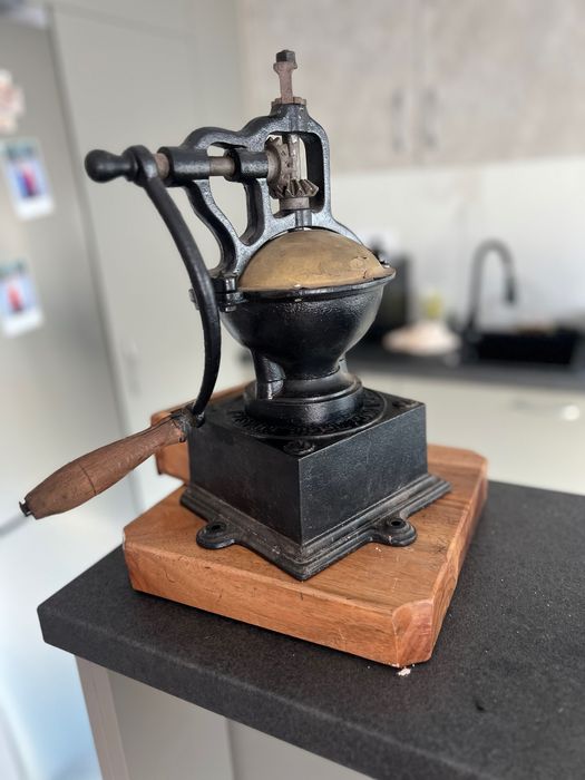Râșniță de cafea originală Austro-Ungară – cca 1900 | Fontă