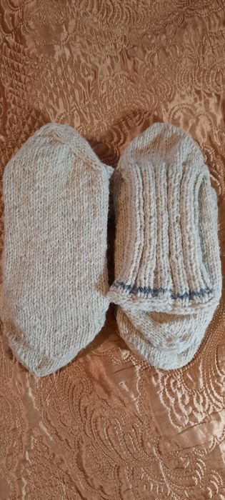 За топли крачета ръчно плетено  вълнени чорапи