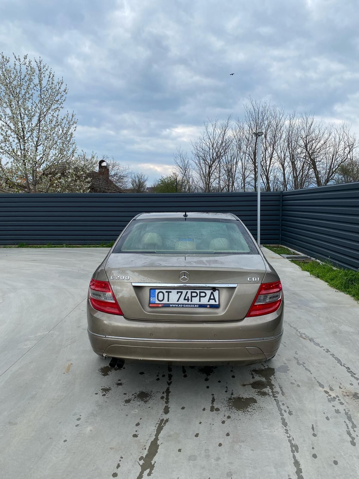 Vând Mercedes C200
