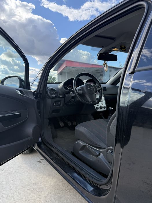 Opel Corsa D 1.4 benzină 2009 Coupe
