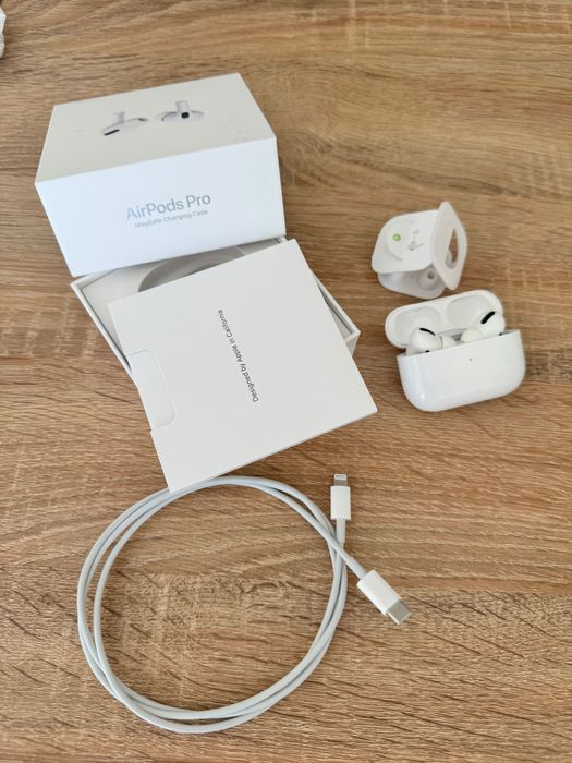 Apple AirPods MagSafe + Оригинален кабел