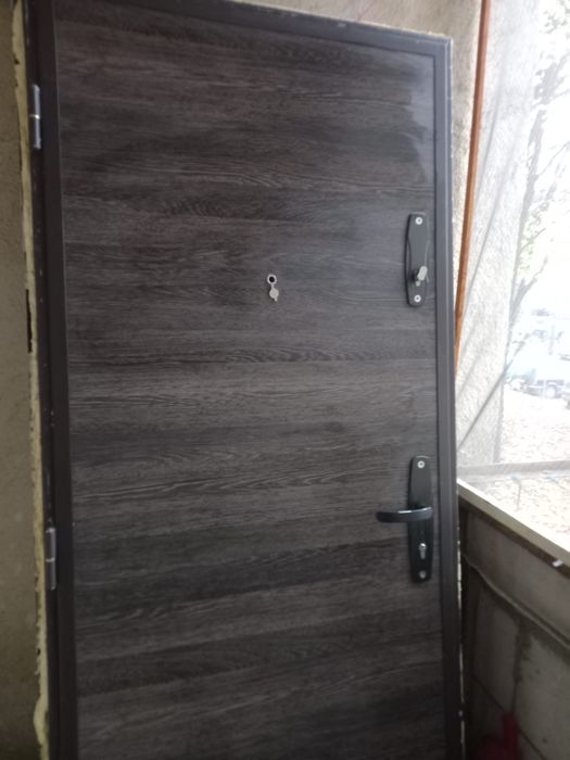 Ușa de intrare apartament