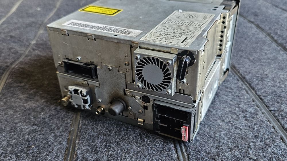 Navigatie originala Volkswagen Golf 4 / Bora / Passat B5.5 etc

Nu ii