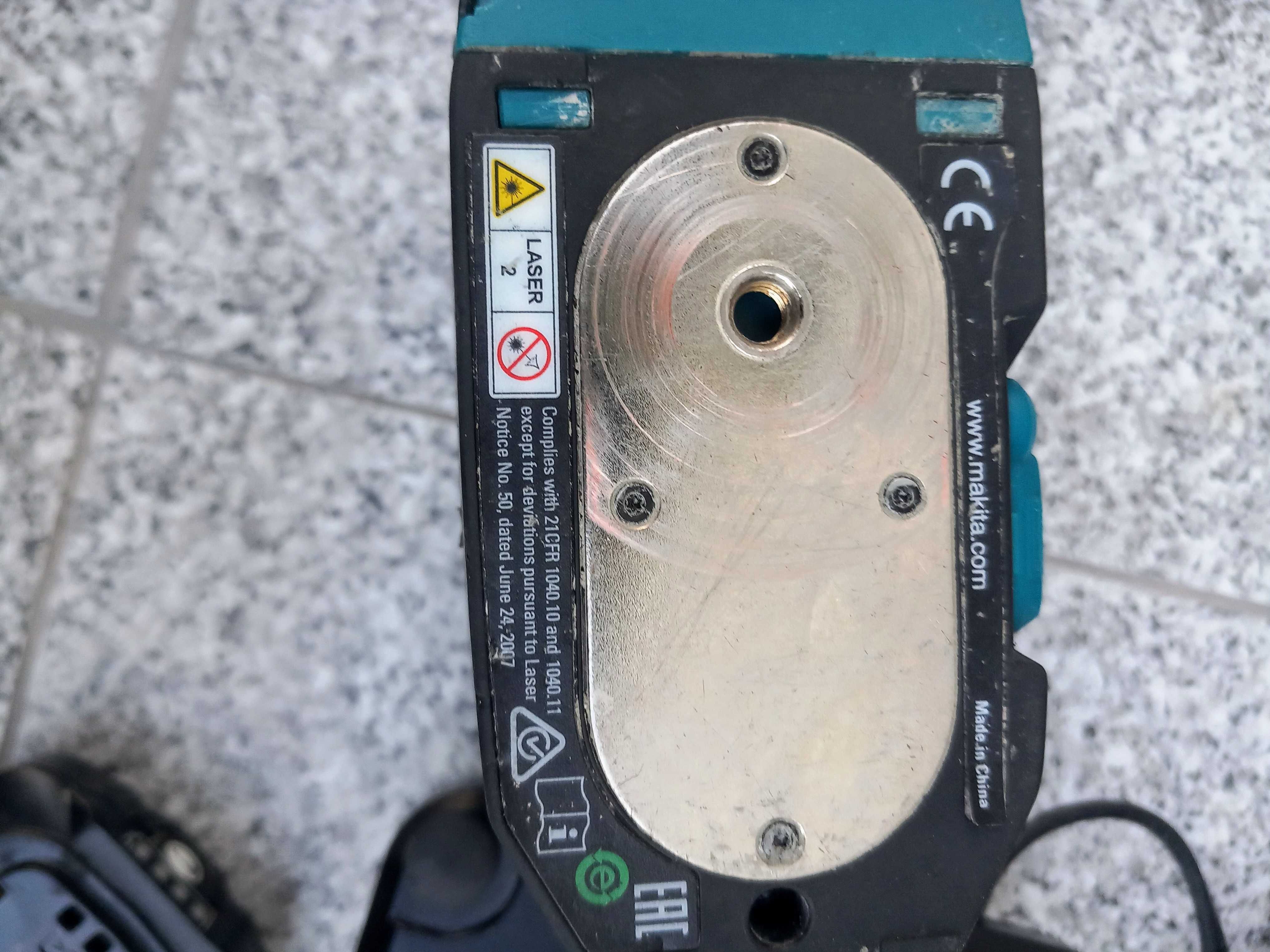 Лазерен нивелир  Makita SK105DZ
